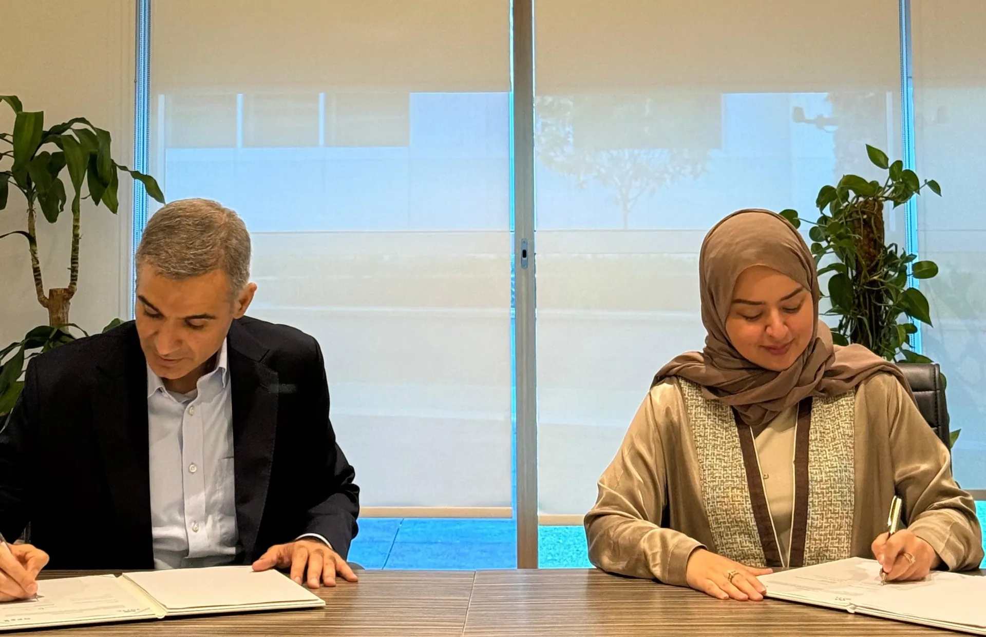 The cooperation agreement between Nourah Information Technology Company and Yotta being signed in Dubai